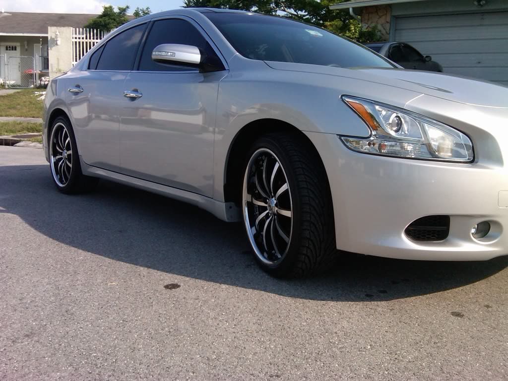 2010 Nissan Maxima with 20x8.5 Lexani LSS-10 wheels