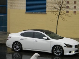 2010 Nissan Maxima with OEM Infiniti G37 wheels