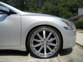2010 Nissan Maxima with 22x9 Vossen VVS-083 wheels