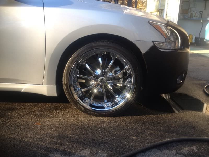 2010 Nissan Maxima with 20x8.5 Gianna Momentum wheels