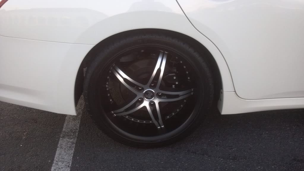 2011 Nissan Maxima with 20x8.5 wheels
