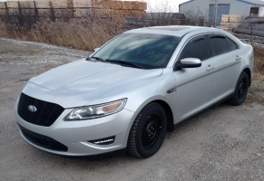 2016 Ford Taurus with American Racing wheels
