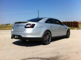 2010 Ford Taurus with 22x9 KoKo Kuture Intake wheels