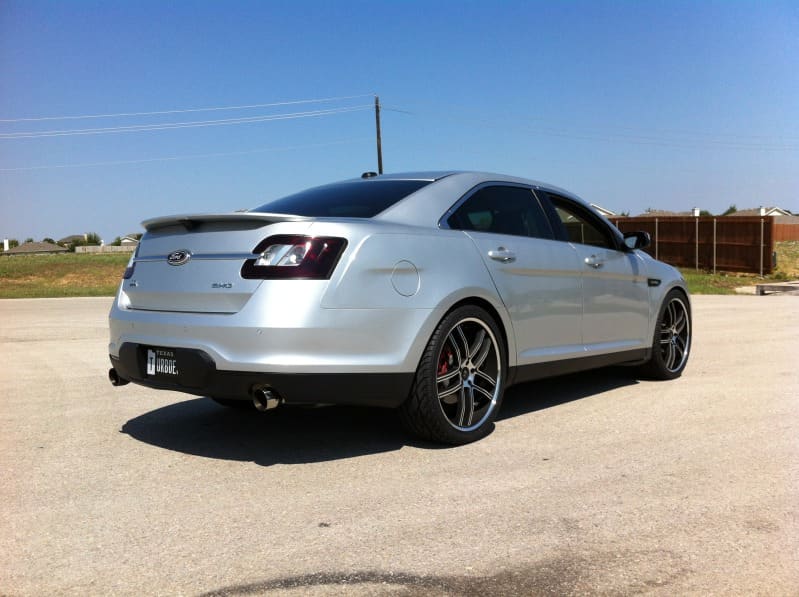 2010 Ford Taurus with 22x9 KoKo Kuture Intake wheels