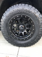 2014 Toyota Tundra with 18x9 Stealth Custom Series Ray10 wheels