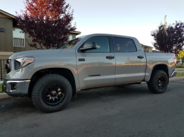 2018 Toyota Tundra with 18x9 Stealth Custom Series Ray10 wheels
