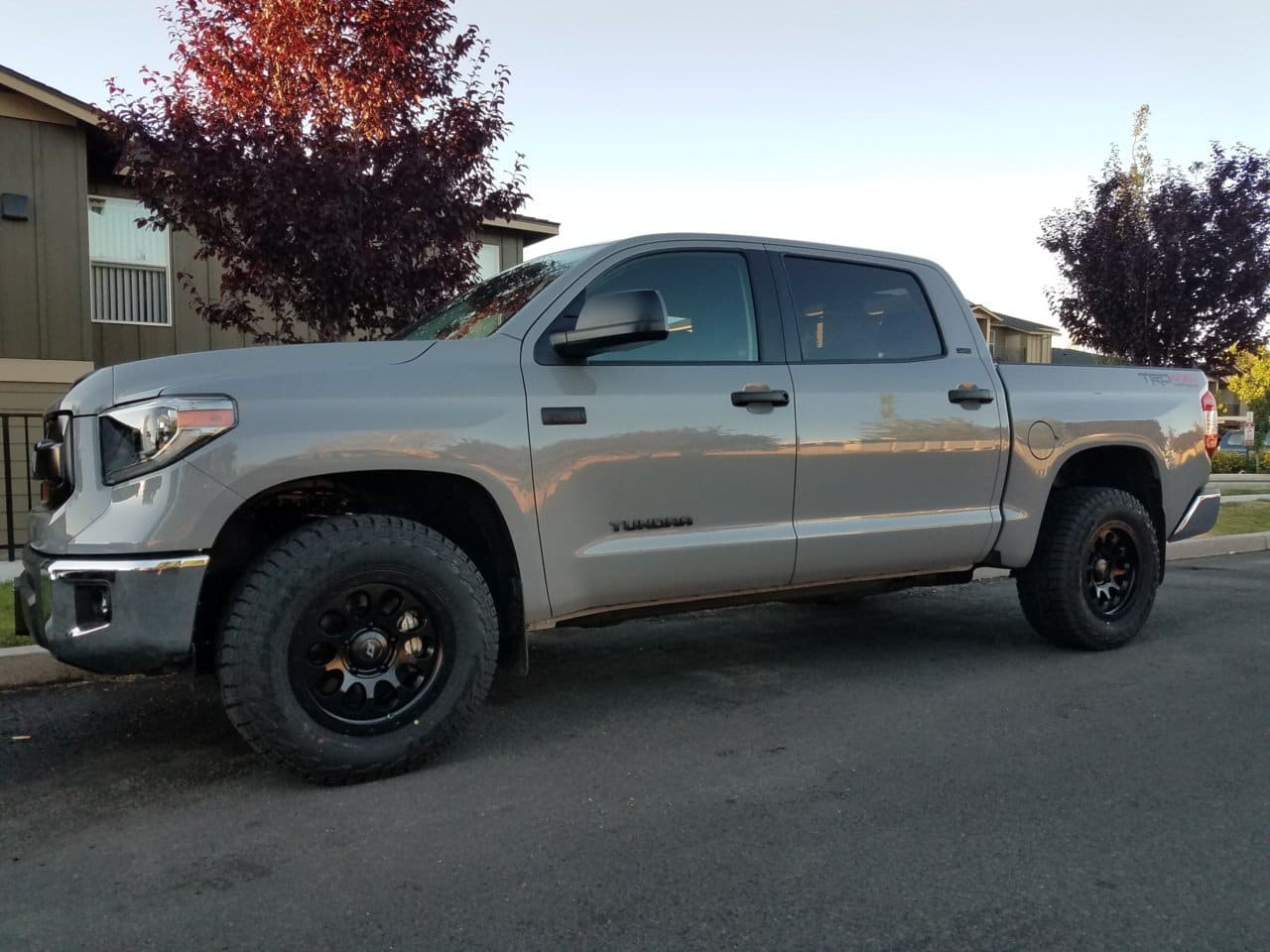 2018 Toyota Tundra with 18x9 Stealth Custom Series Ray10 wheels