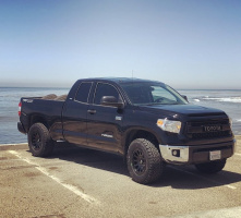 2017 Toyota Tundra with Fuel Vectors  D579 wheels