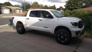 2013 Toyota Tundra with Moto Metal MO 951 wheels