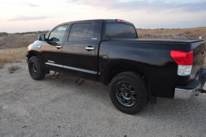 2010 Toyota Tundra with Fuel D625 Hostage wheels