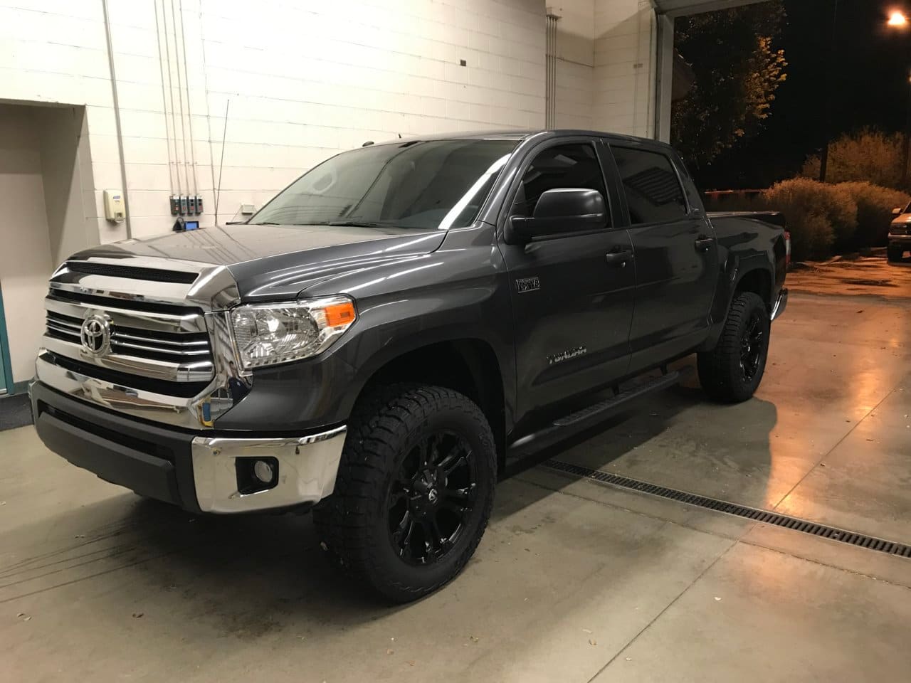 2016 Toyota Tundra with Fuel Vapor D560 wheels