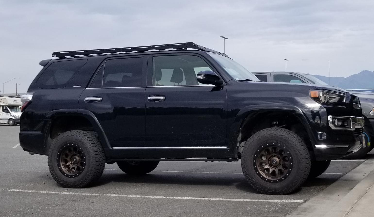 2015 Toyota 4Runner with SCS Ray 10 wheels