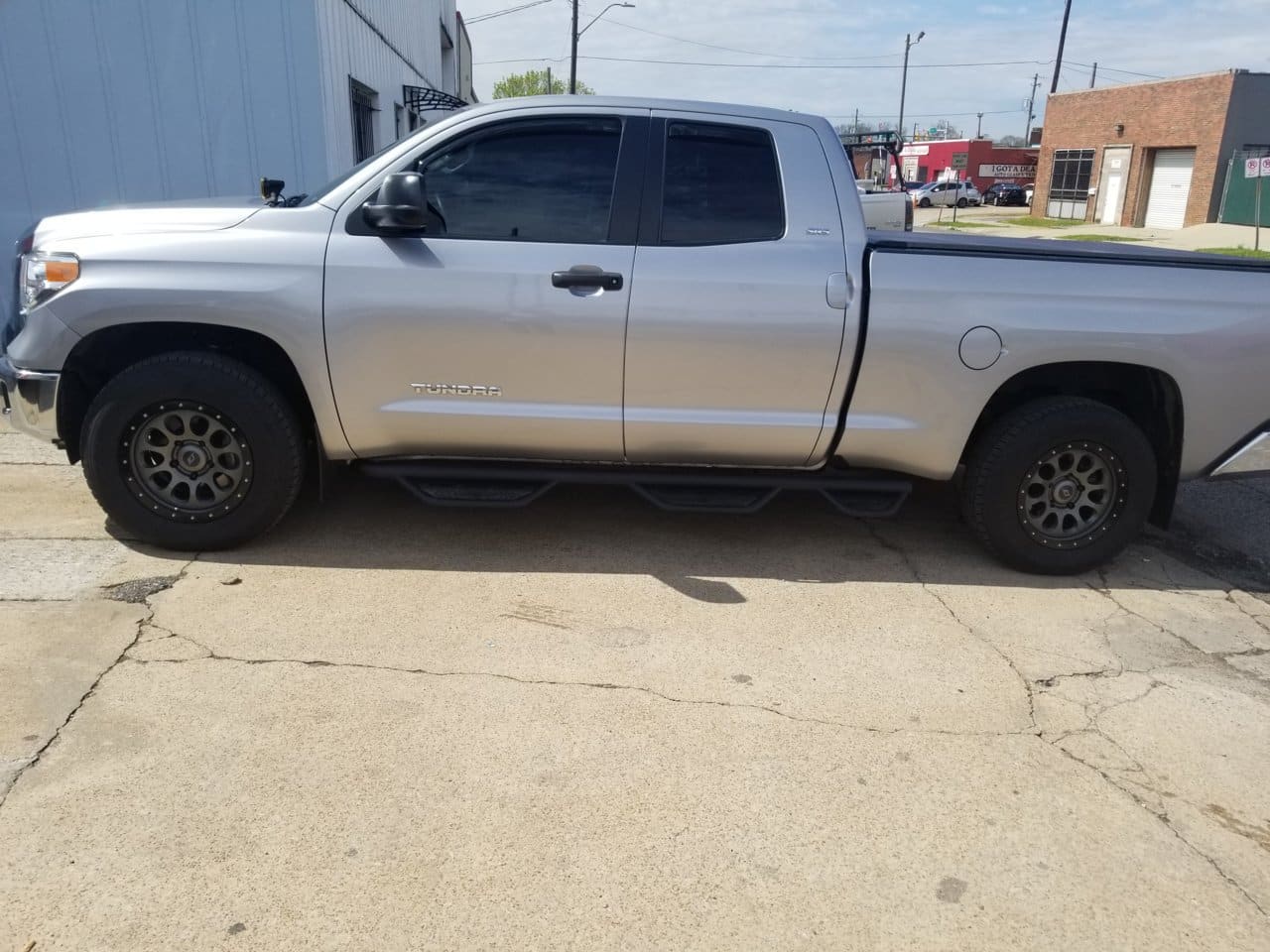 2018 Toyota Tundra with SCS Ray 10 wheels