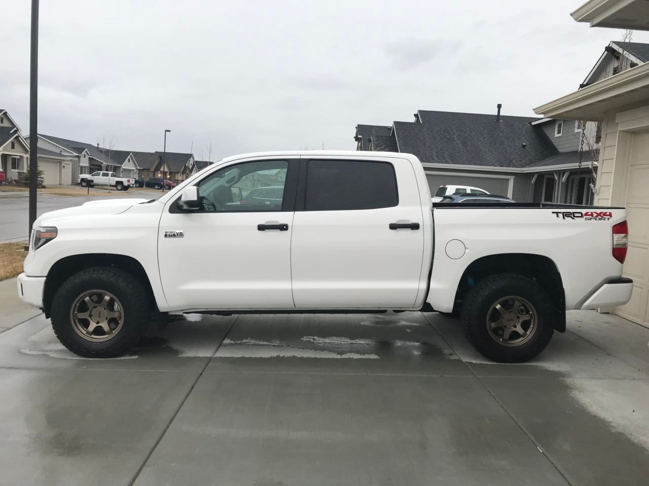 2019 Toyota Tundra with 17x9 Konig Six Shooters wheels
