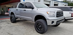 2011 Toyota Tundra with 20x10 wheels