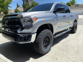 2015 Toyota Tundra with 18x9 wheels