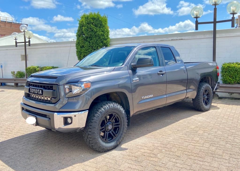 2016 Toyota Tundra with 18x8 RSSV Krawler wheels