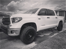 2019 Toyota Tundra with 18x9 wheels