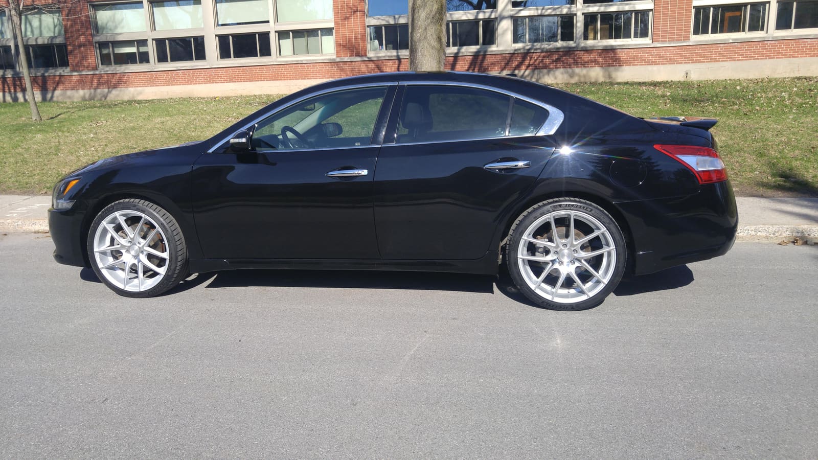 2014 Nissan Maxima with 20x8.5 wheels