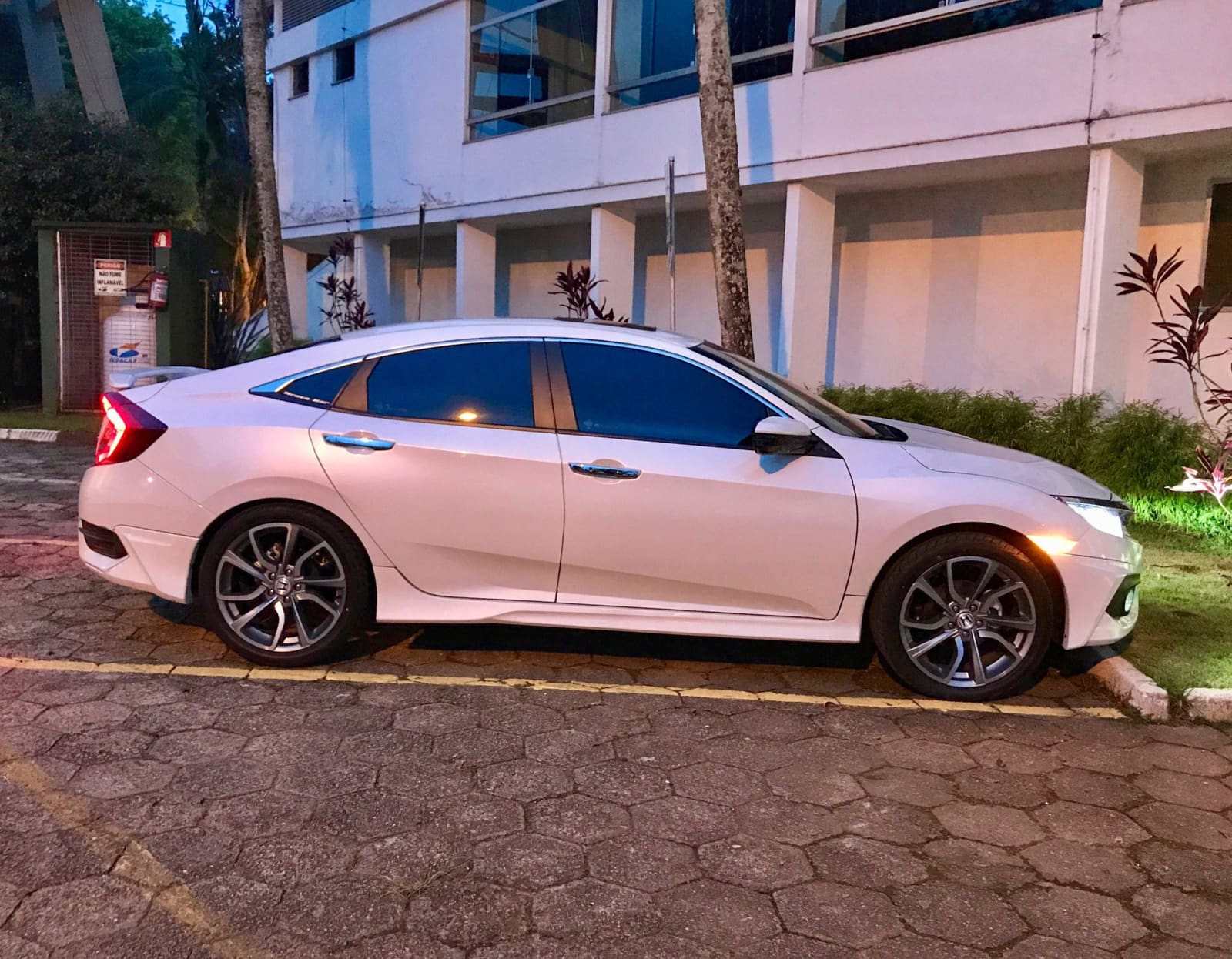 2017 Honda Civic with 19x9 wheels