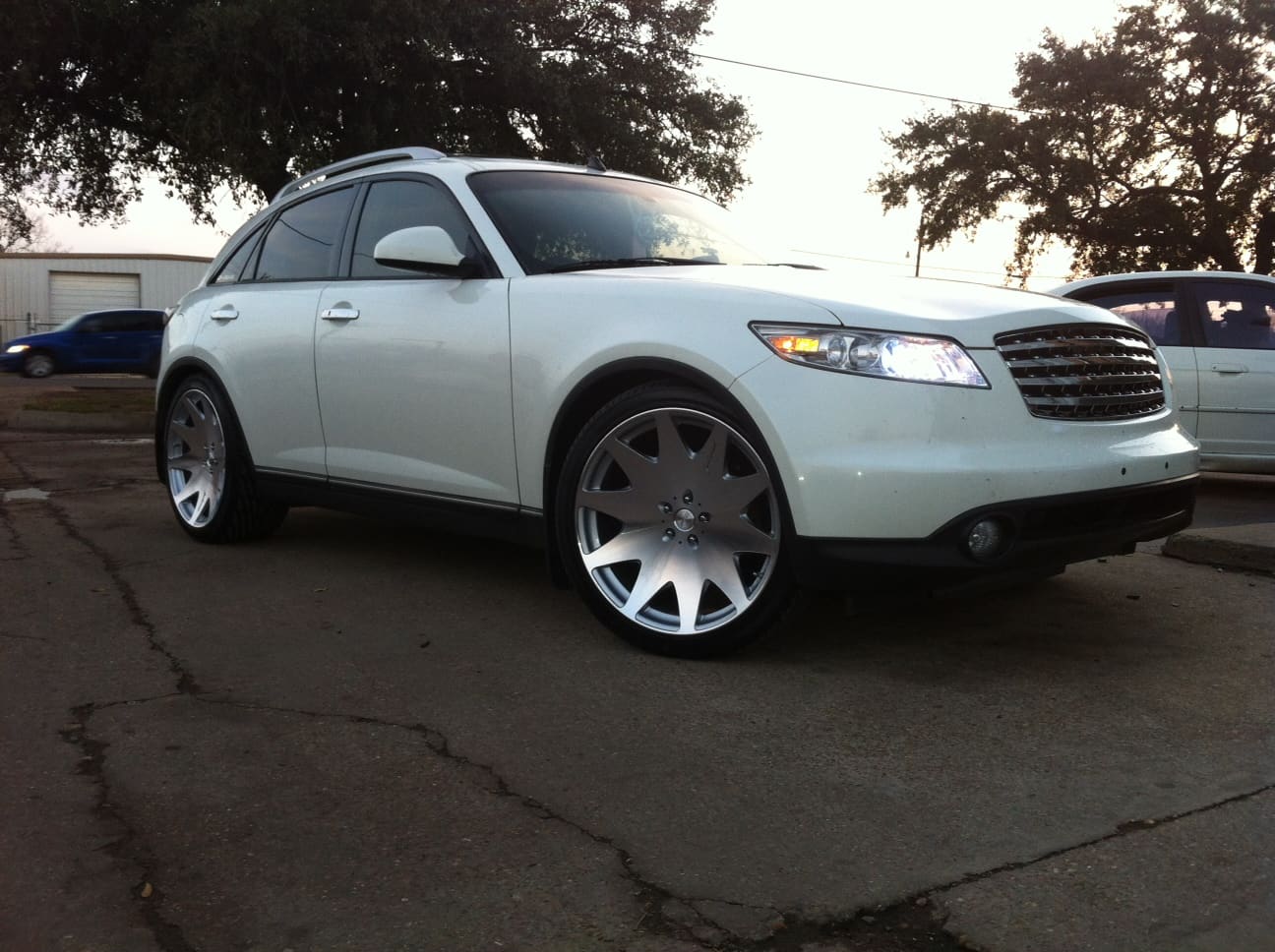 2003 Infiniti G35 with 22x10.5 MRR HR3 wheels