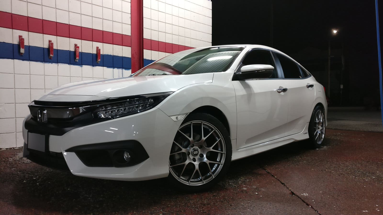 2017 Honda Civic with 18x8.5 wheels