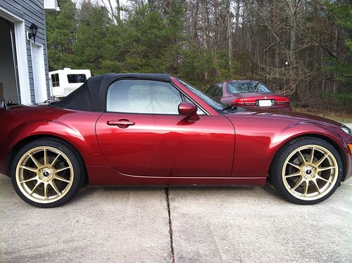 2005 Mazda MX-5 Miata with 18x8.5 Konig Milligram wheels