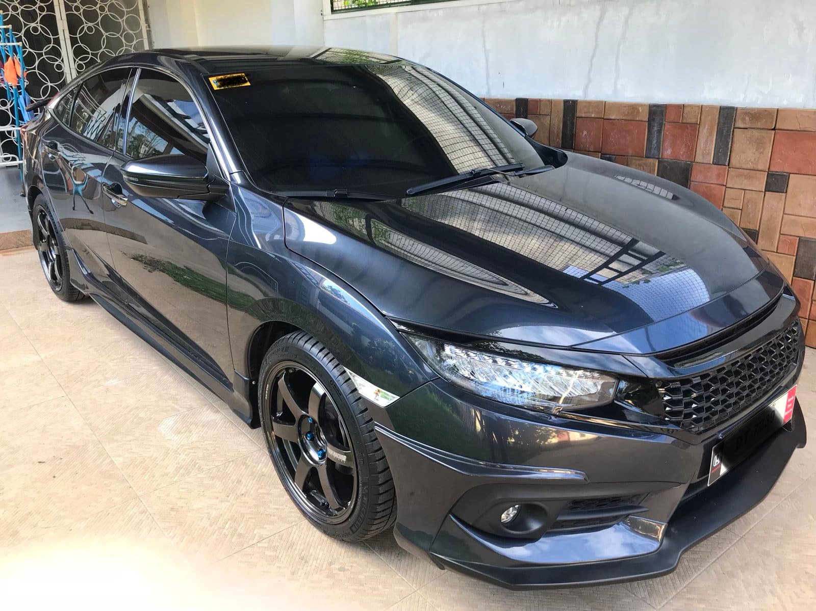 2017 Honda Civic with 18x9 wheels