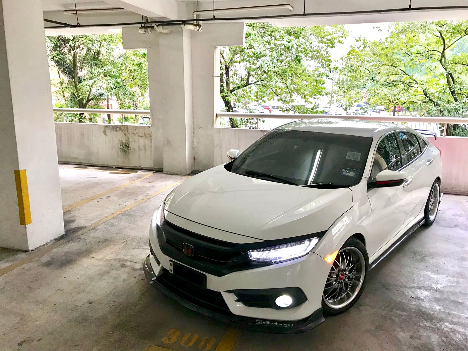 2017 Honda Civic with 18x8.5 wheels