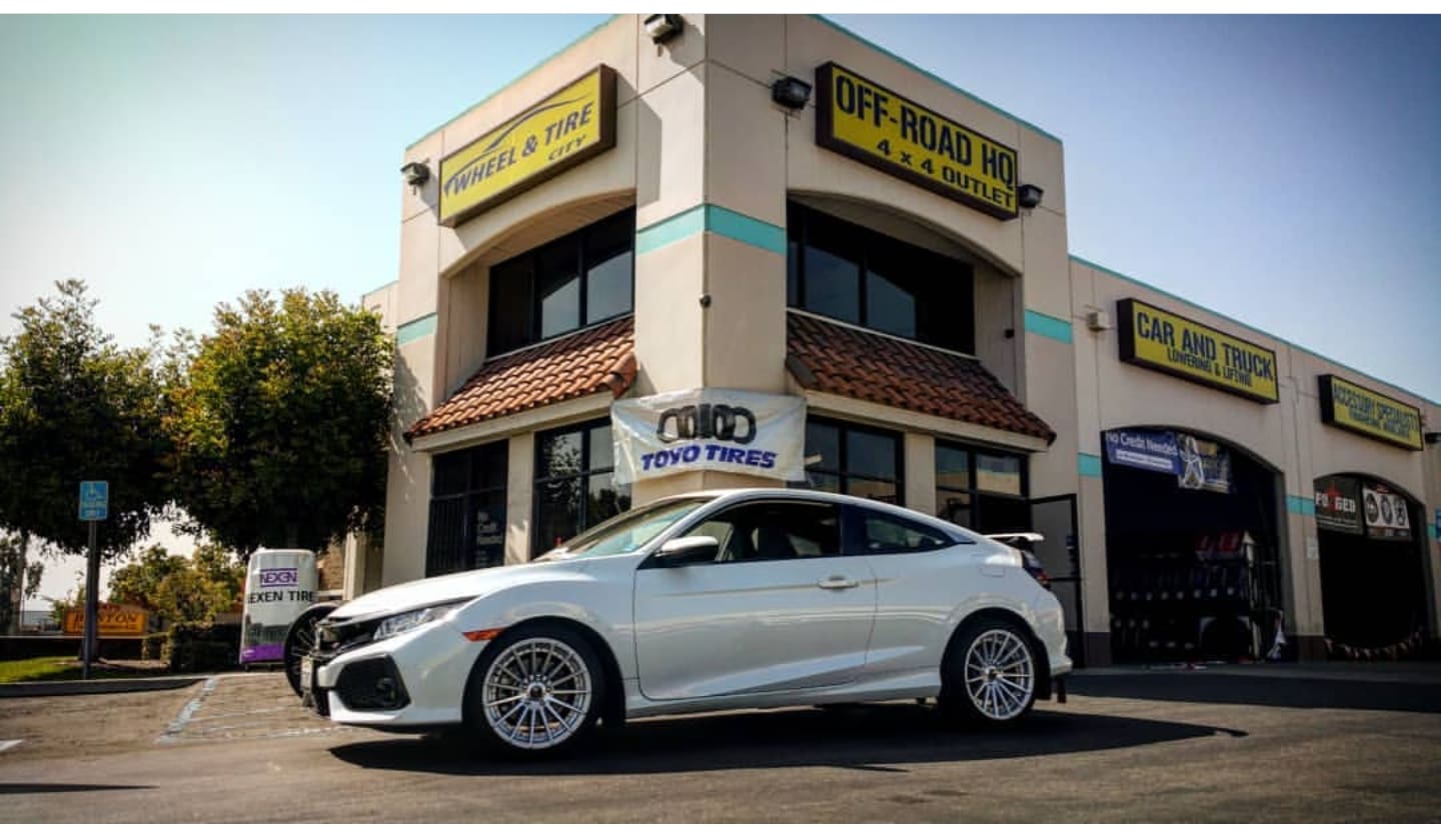 2017 Honda Civic with 18x9.5 wheels