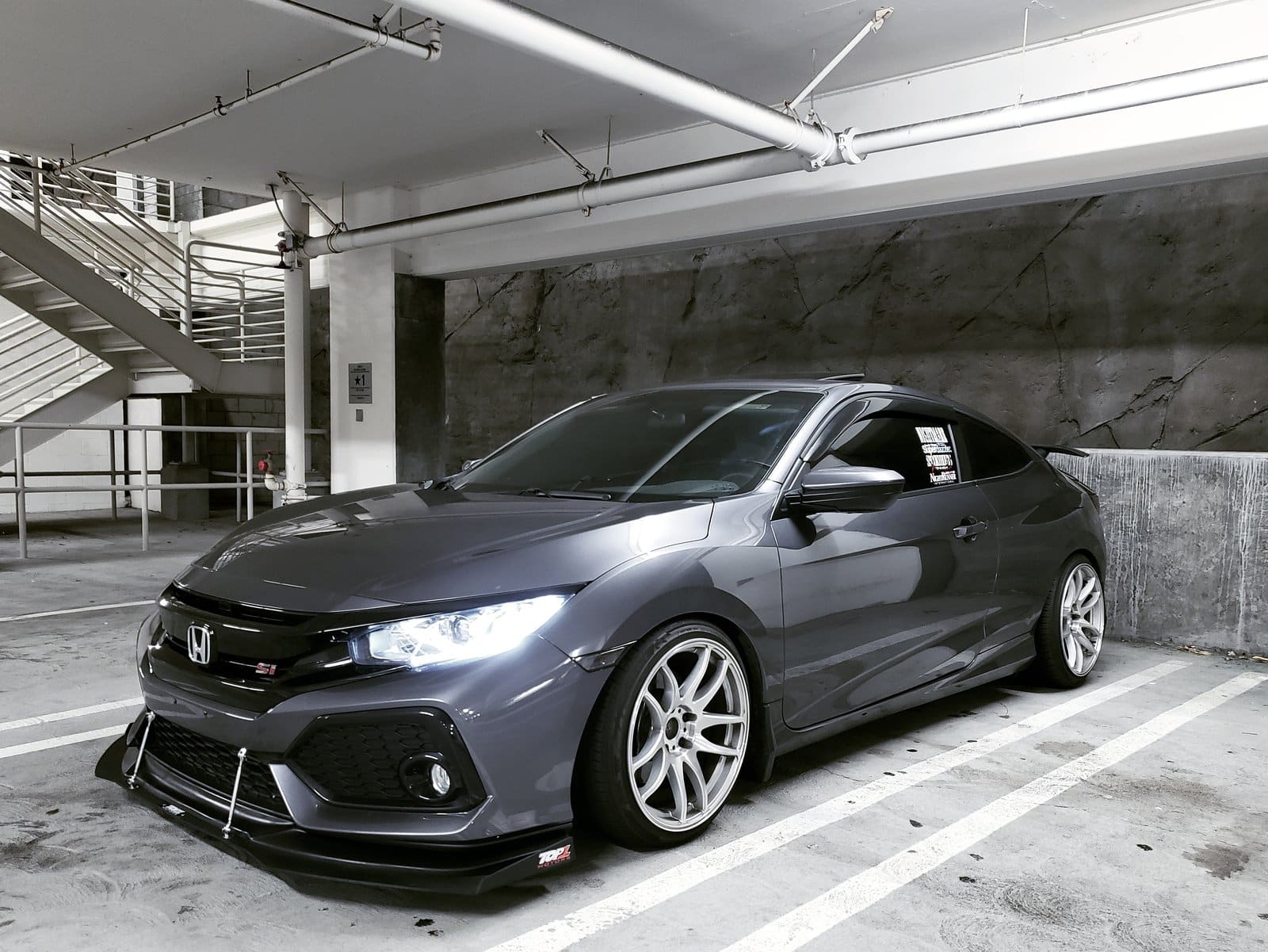 2017 Honda Civic with 18x9.5 wheels