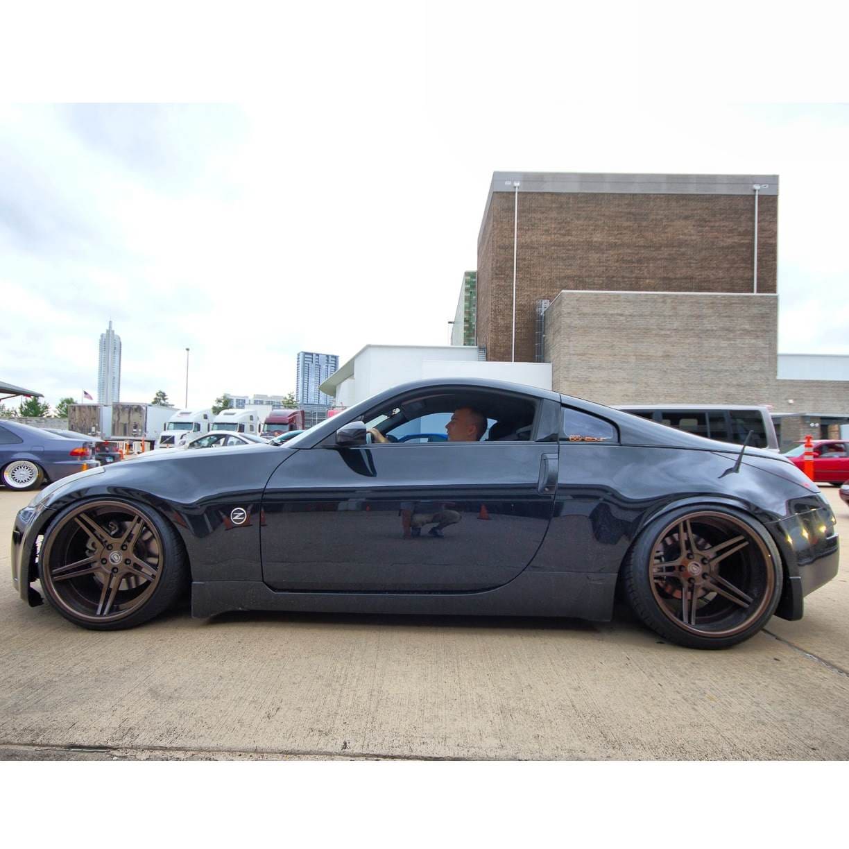 2006 Nissan 350Z with 19x10 DPE CS5 wheels