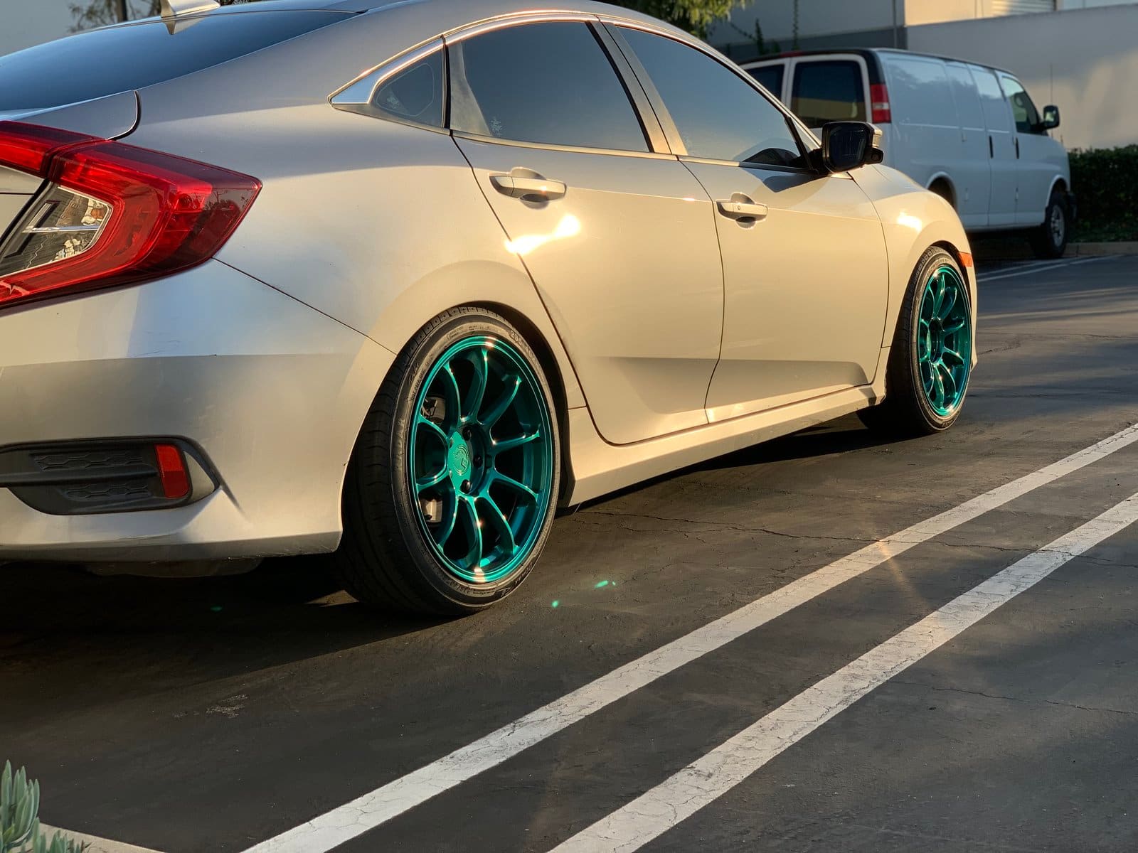 2019 Honda Civic with 18x9 wheels