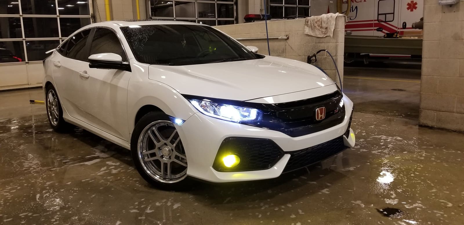 2019 Honda Civic with 18x8.5 GT10 wheels