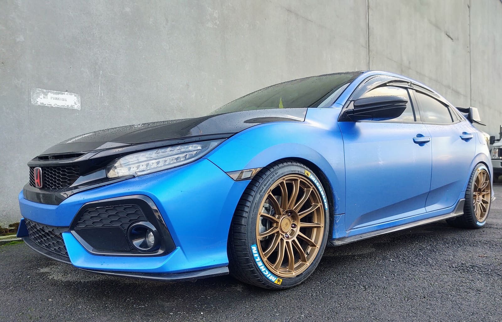 2017 Honda Civic with 18x9.5 wheels