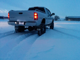 2004 Dodge Ram 2500 with Hoss wheels