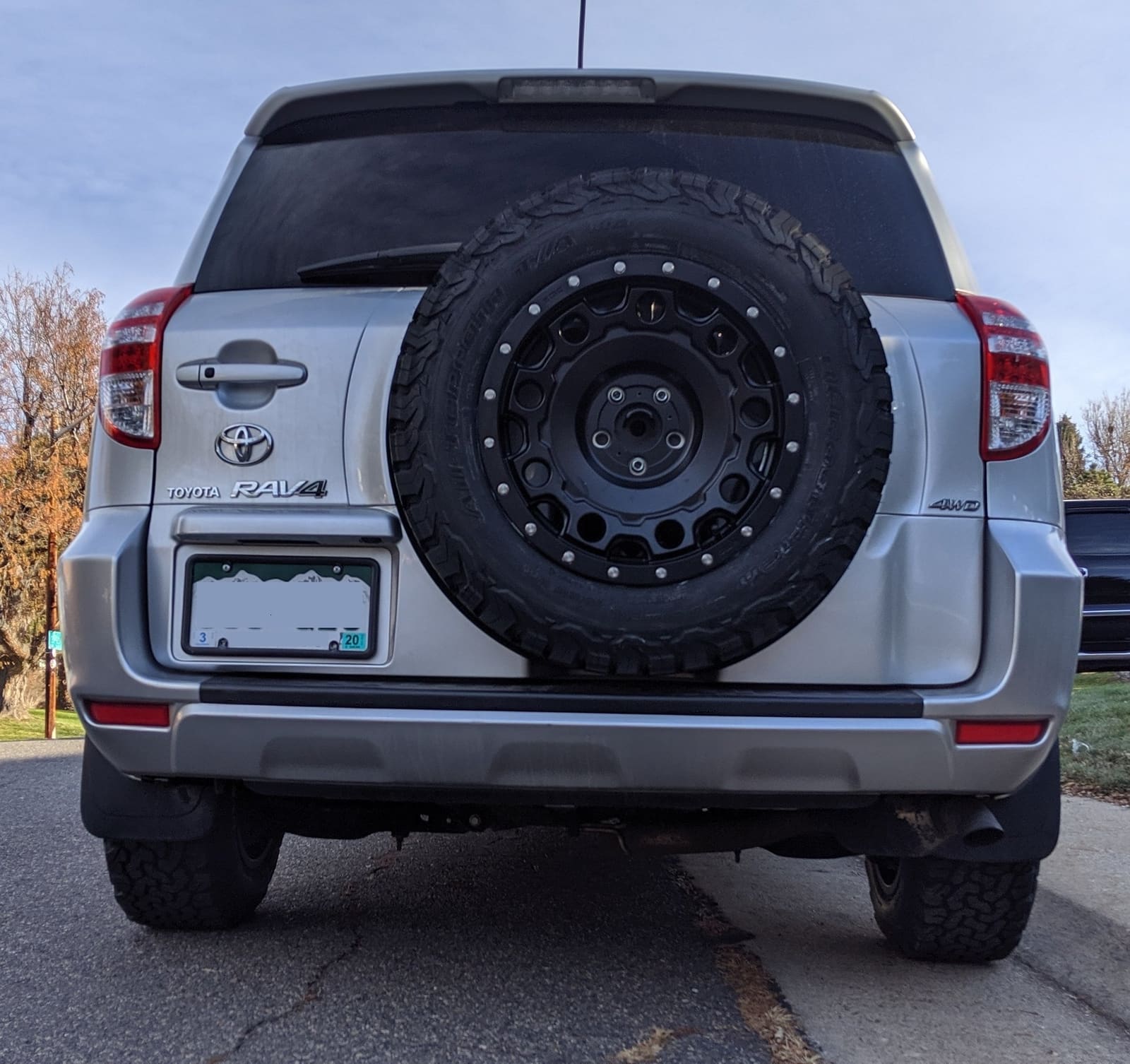 2009 Toyota RAV4 with 17x8.5 Holeshot wheels