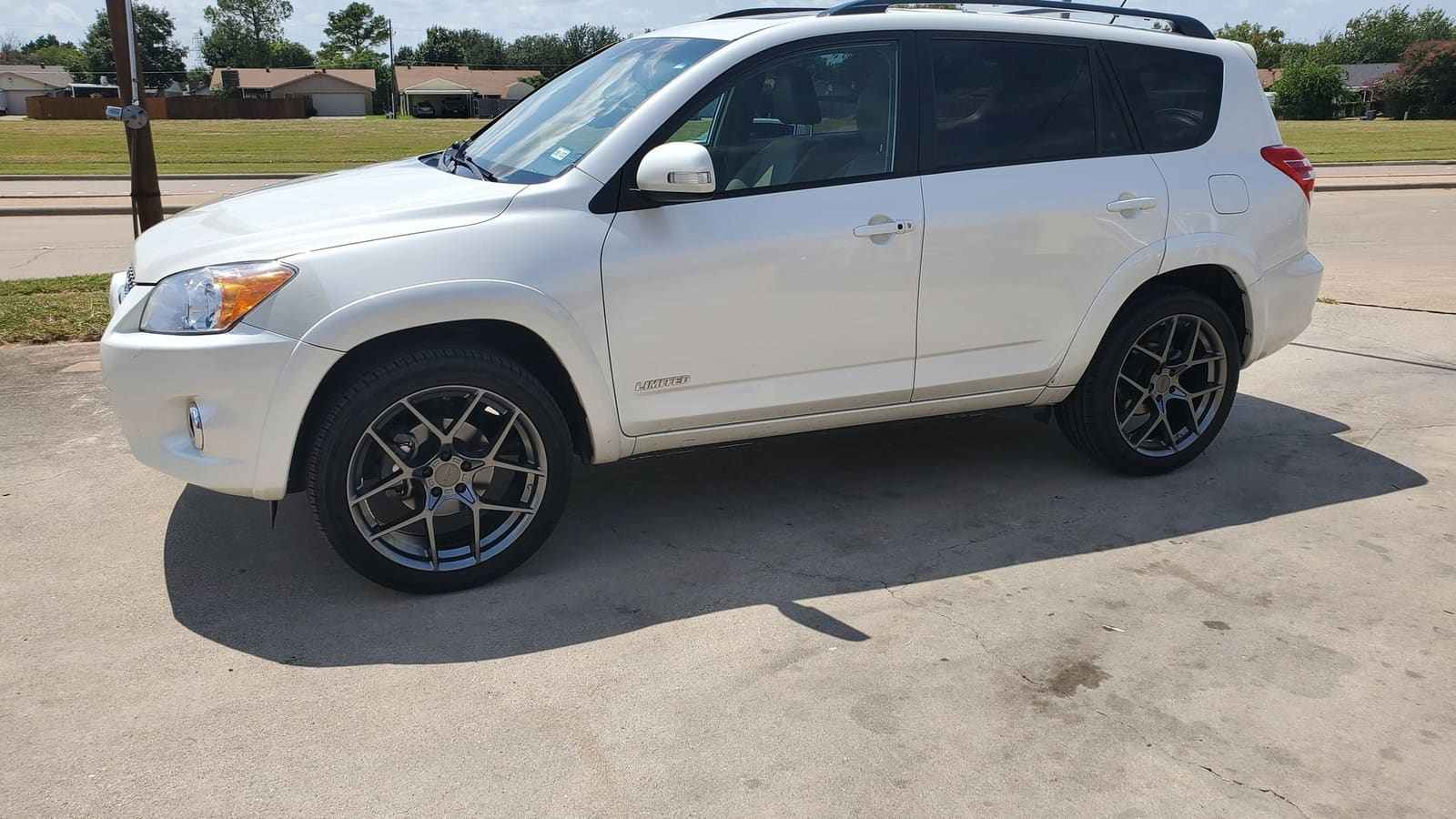 2010 Toyota RAV4 with 20x9 Crossfire AR924 wheels