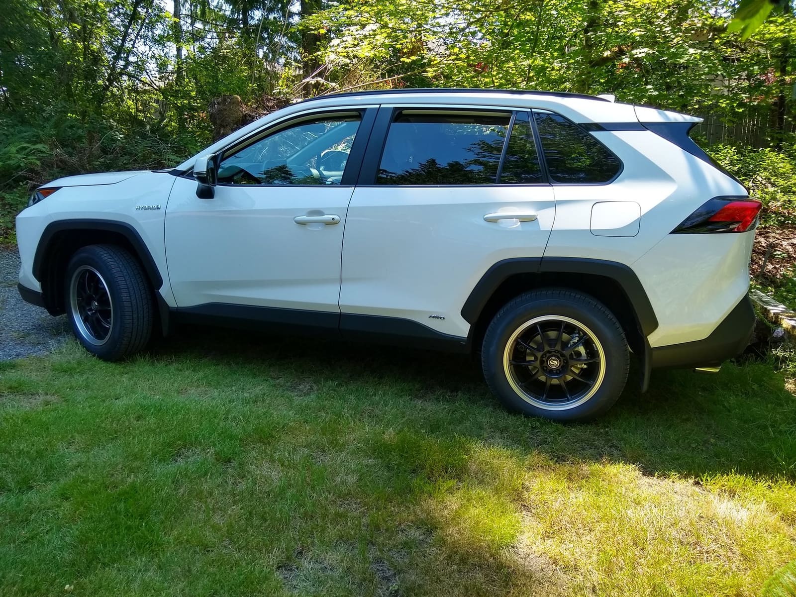 2019 Toyota RAV4 with 18x7.5 wheels