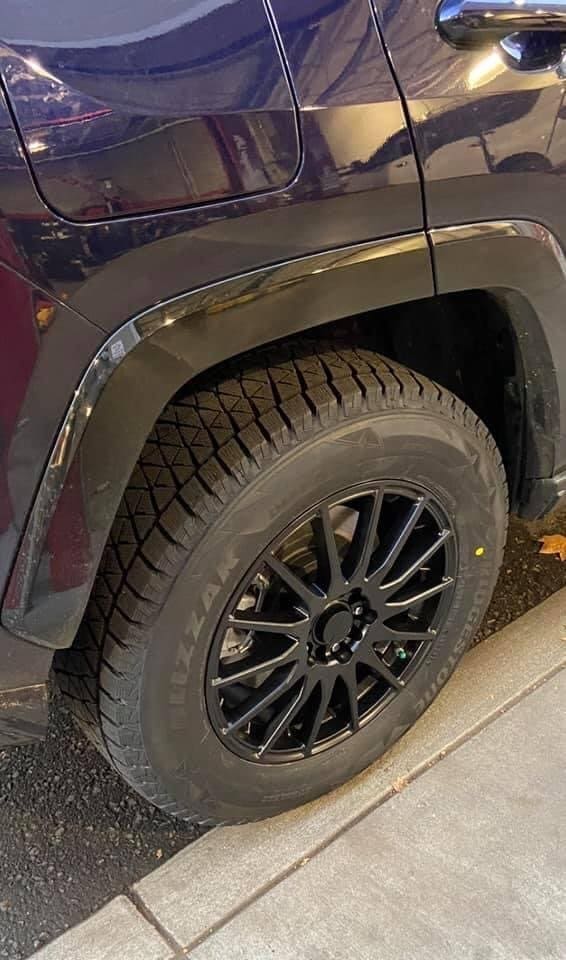 2021 Toyota RAV4 with 17x7.5 Velox Sterling Nordica wheels