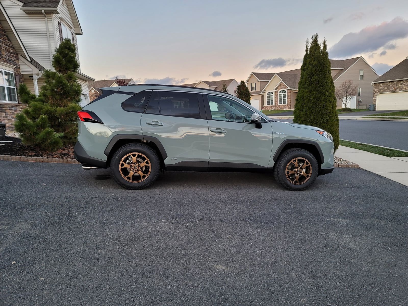 2021 Toyota RAV4 with 17x8 LP2 wheels