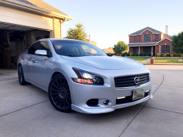 2009 Nissan Maxima with 20x8.5 wheels