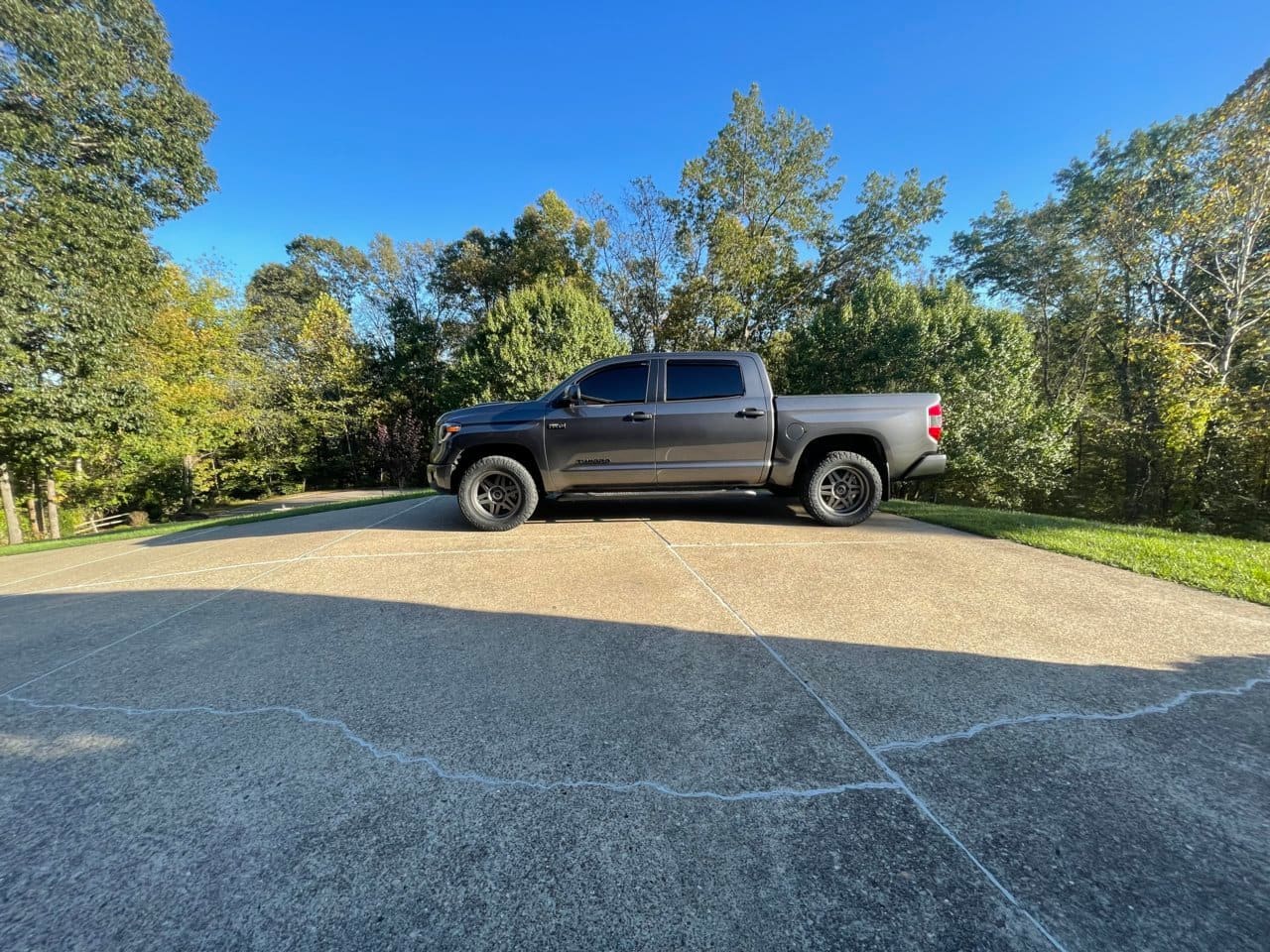 2020 Toyota Tundra with 20x9 Stealth 6 wheels