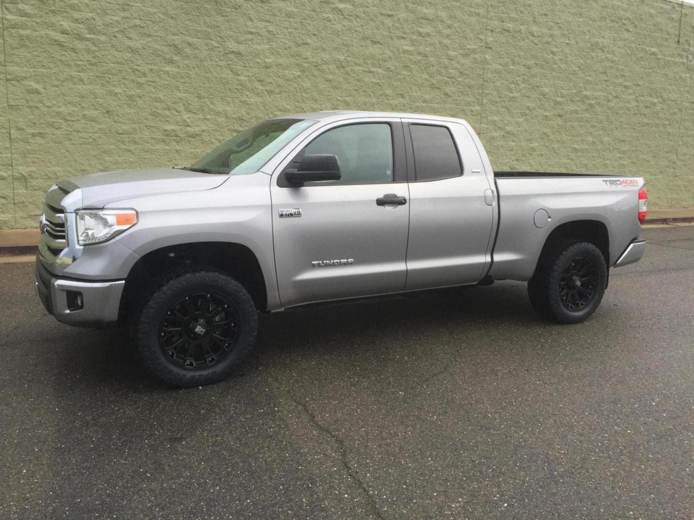2015 Toyota Tundra with 20x9 wheels