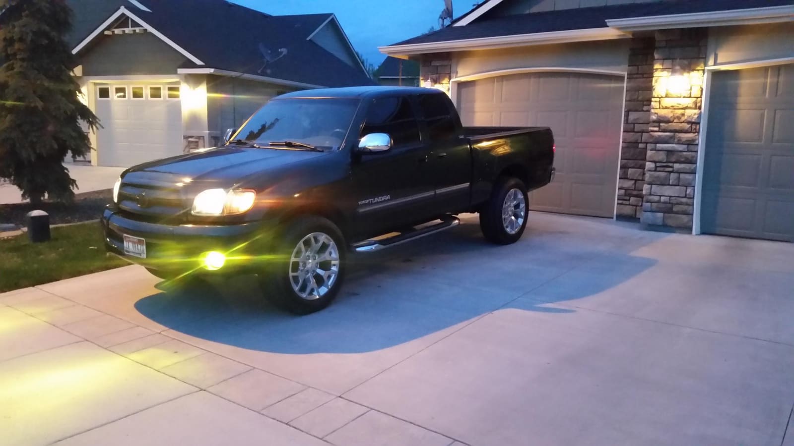 2003 Toyota Tundra with 20x9 GMC Sierra OEM wheels