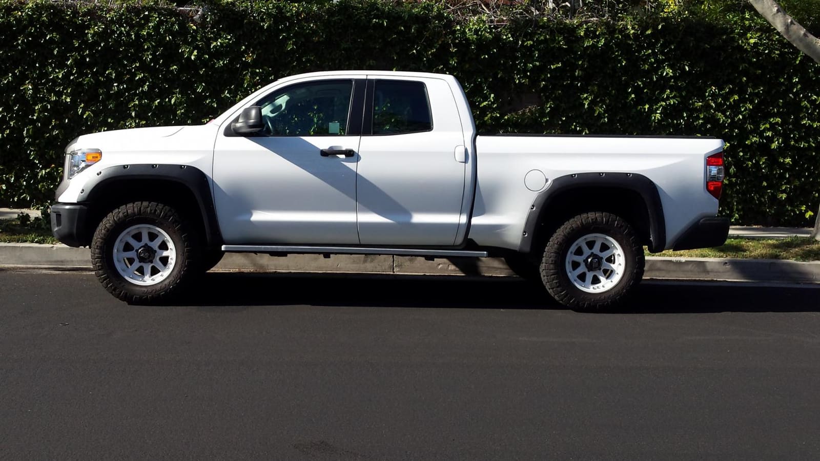 2014 Toyota Tundra with 18x9 wheels