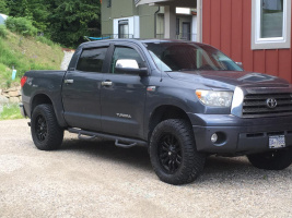 2007 Toyota Tundra with 20x9 wheels