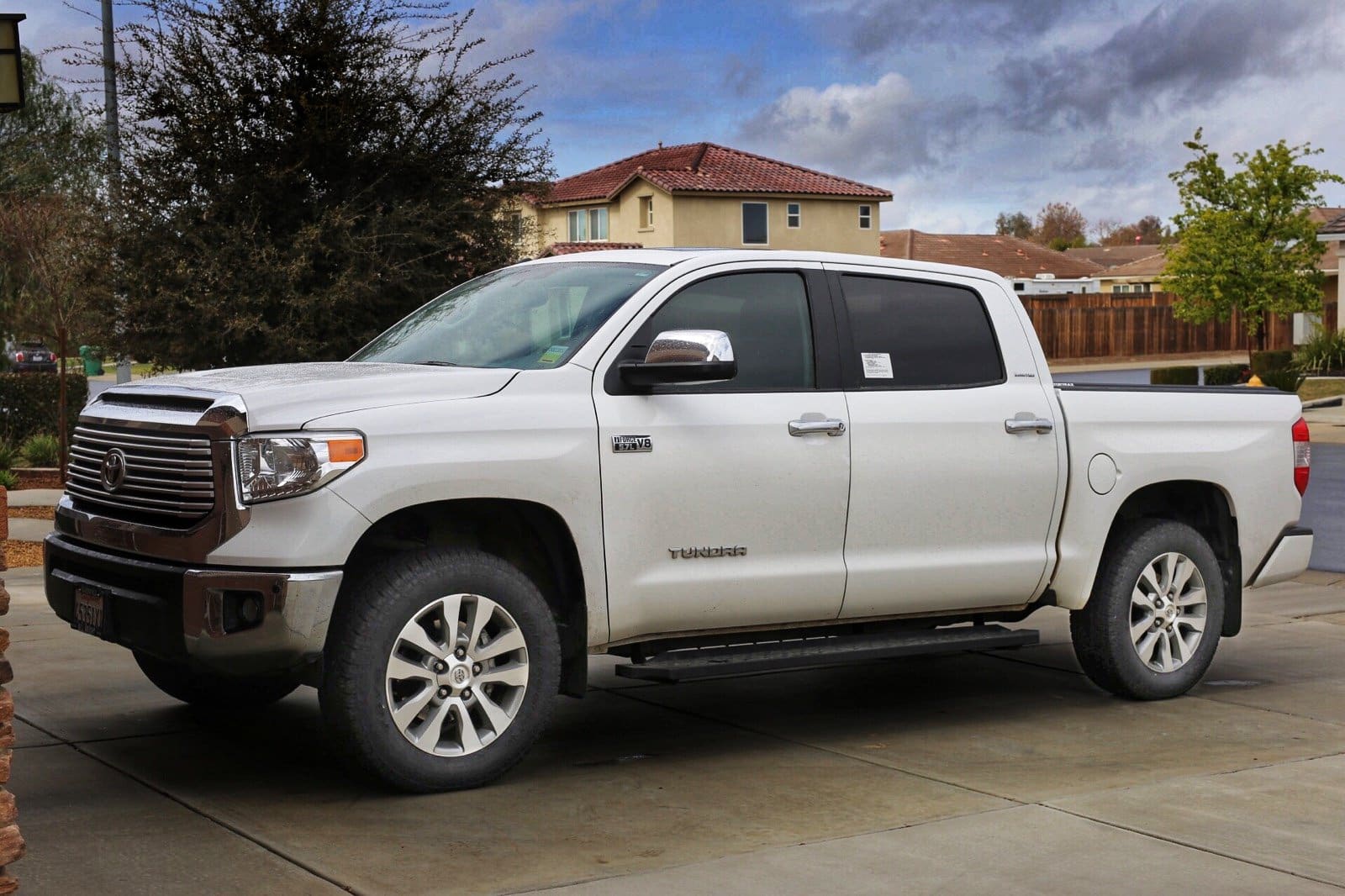 2016 Toyota Tundra with 20x8 rims 69533 wheels