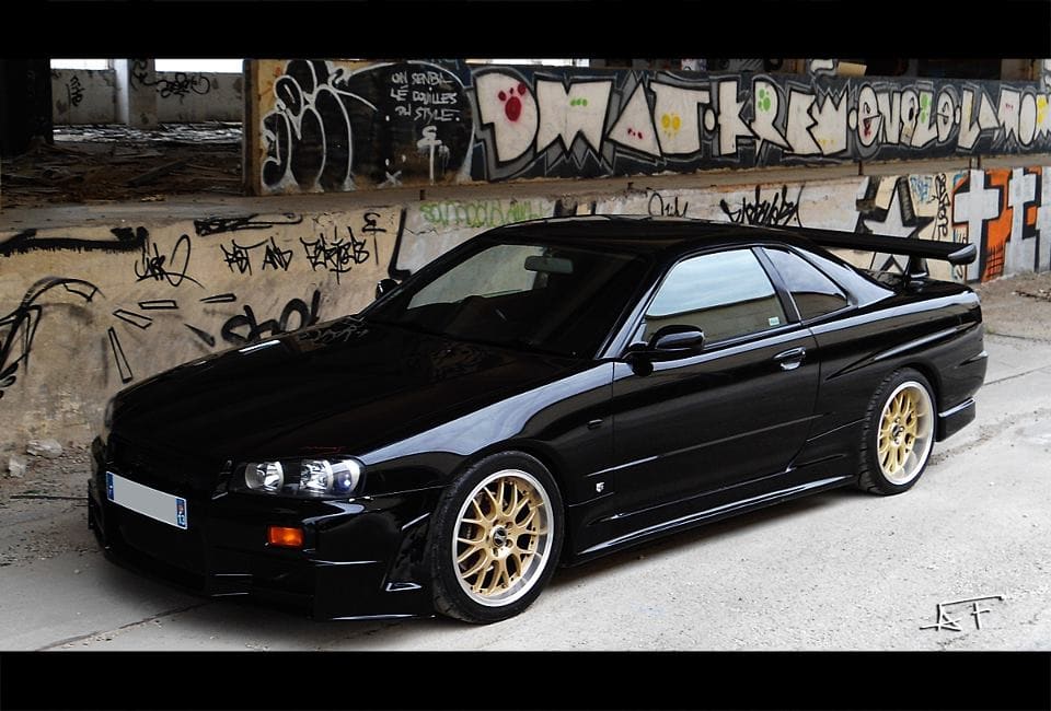 1998 Nissan R31-R34 Skyline 2dr with 18x9.5 rota t2r wheels