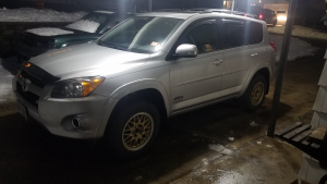 2005 Toyota RAV4 with 16x8 RG2 wheels